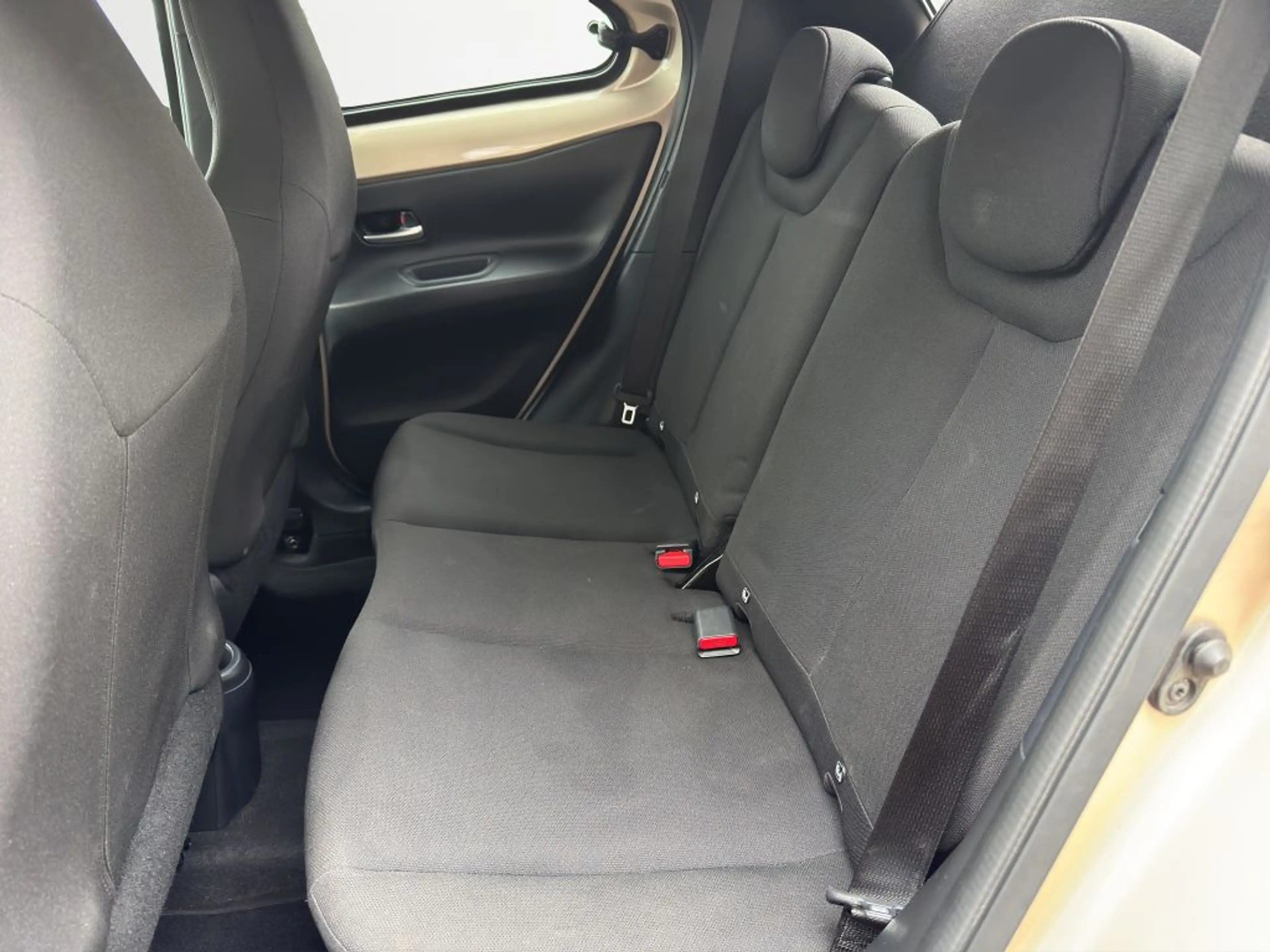 Toyota Aygo X Pulse *Sitzheizung+Kamera+Bluetooth* — photo 12