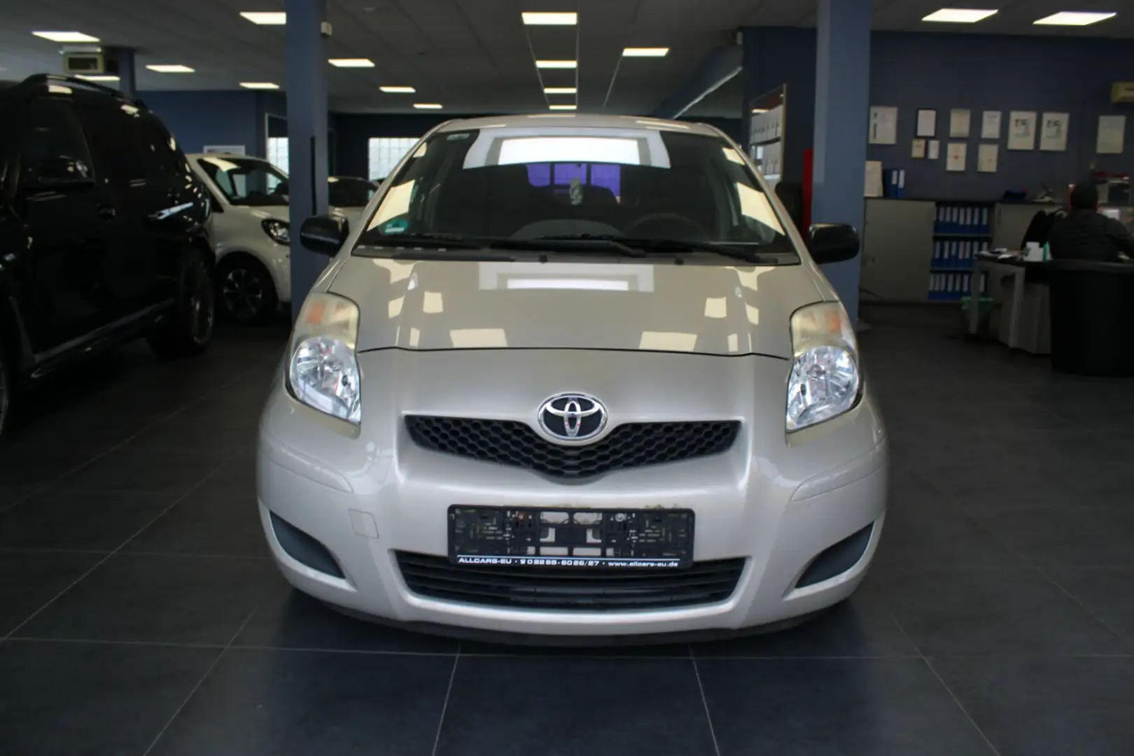 Toyota Yaris 1.3 VVT-i Cool+ Silber - 2