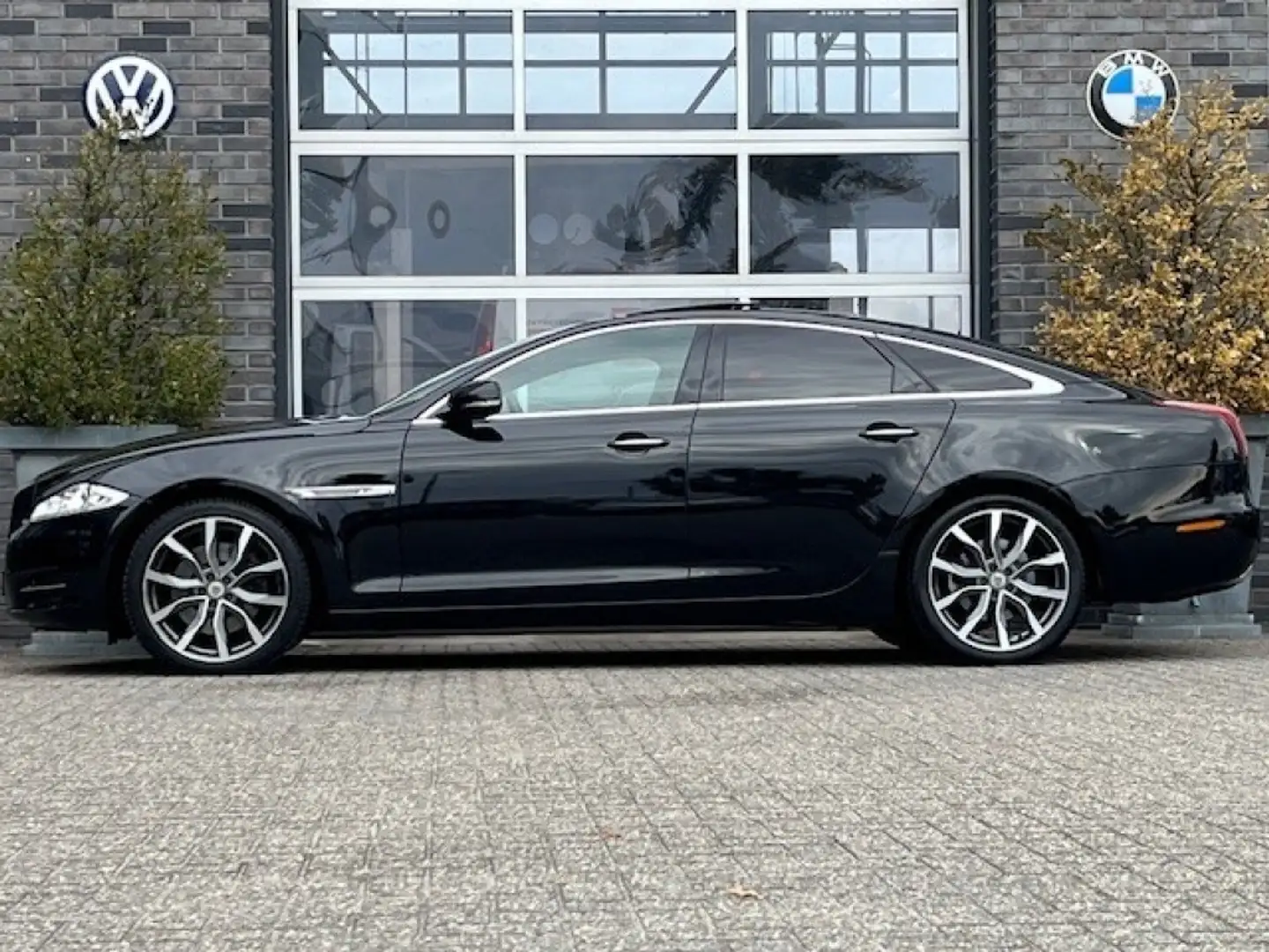 Jaguar XJ 3.0 V6D DES. ED. SPORT - PANO - 20 INCH Schwarz - 2