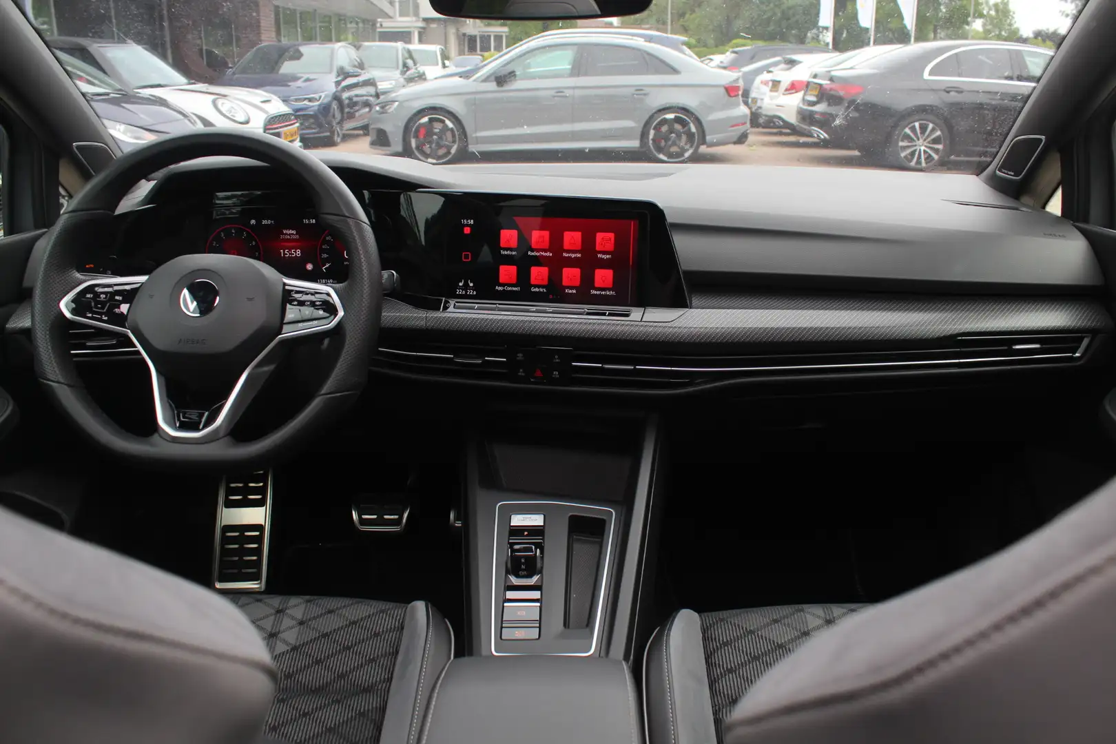Volkswagen Golf 1.5 eTSI R-Line / Panoramadak / Camera / Harman Ka Grijs - 2