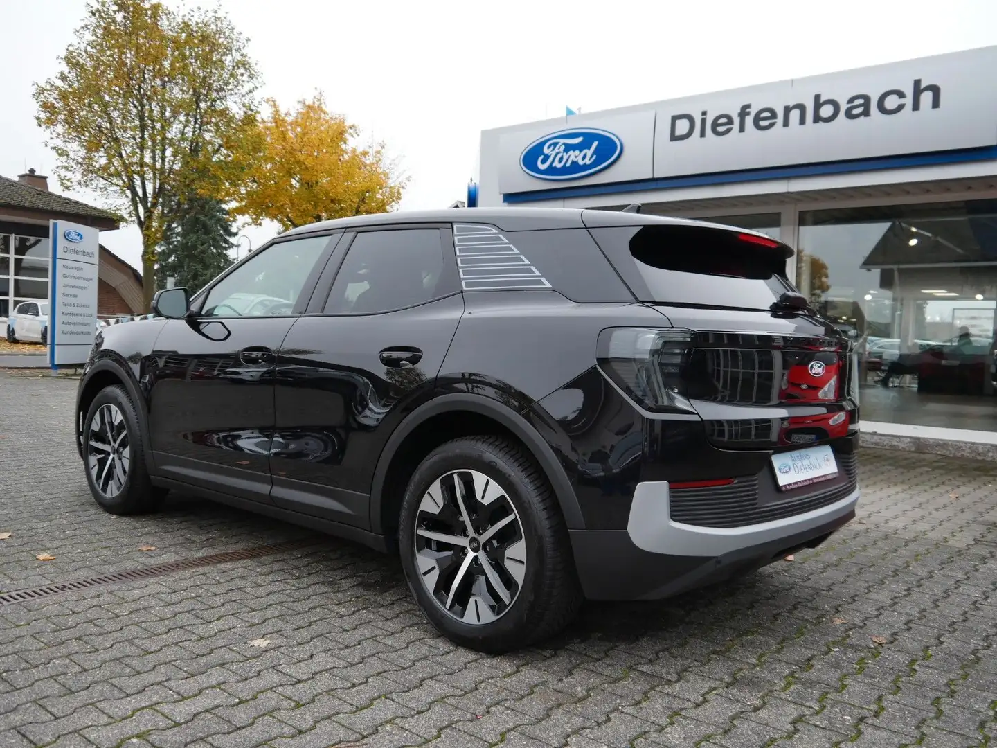 Ford Explorer Extended Range RWD Schwarz - 2