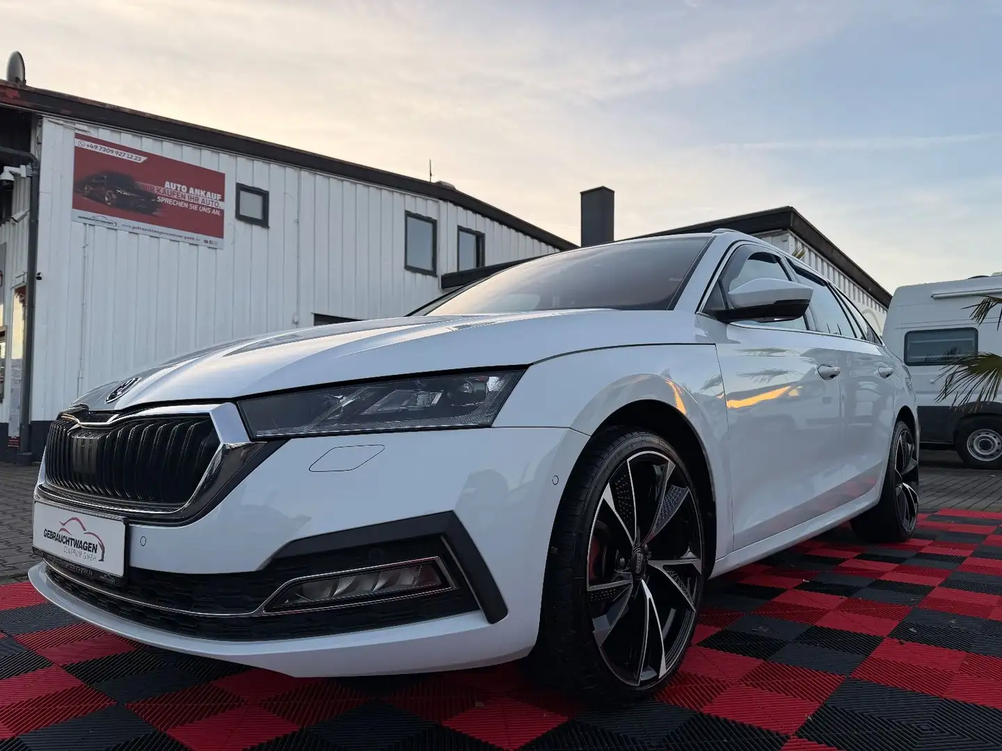 Skoda Octavia Combi First Edition 2.0TDI DSG Blanc - 1