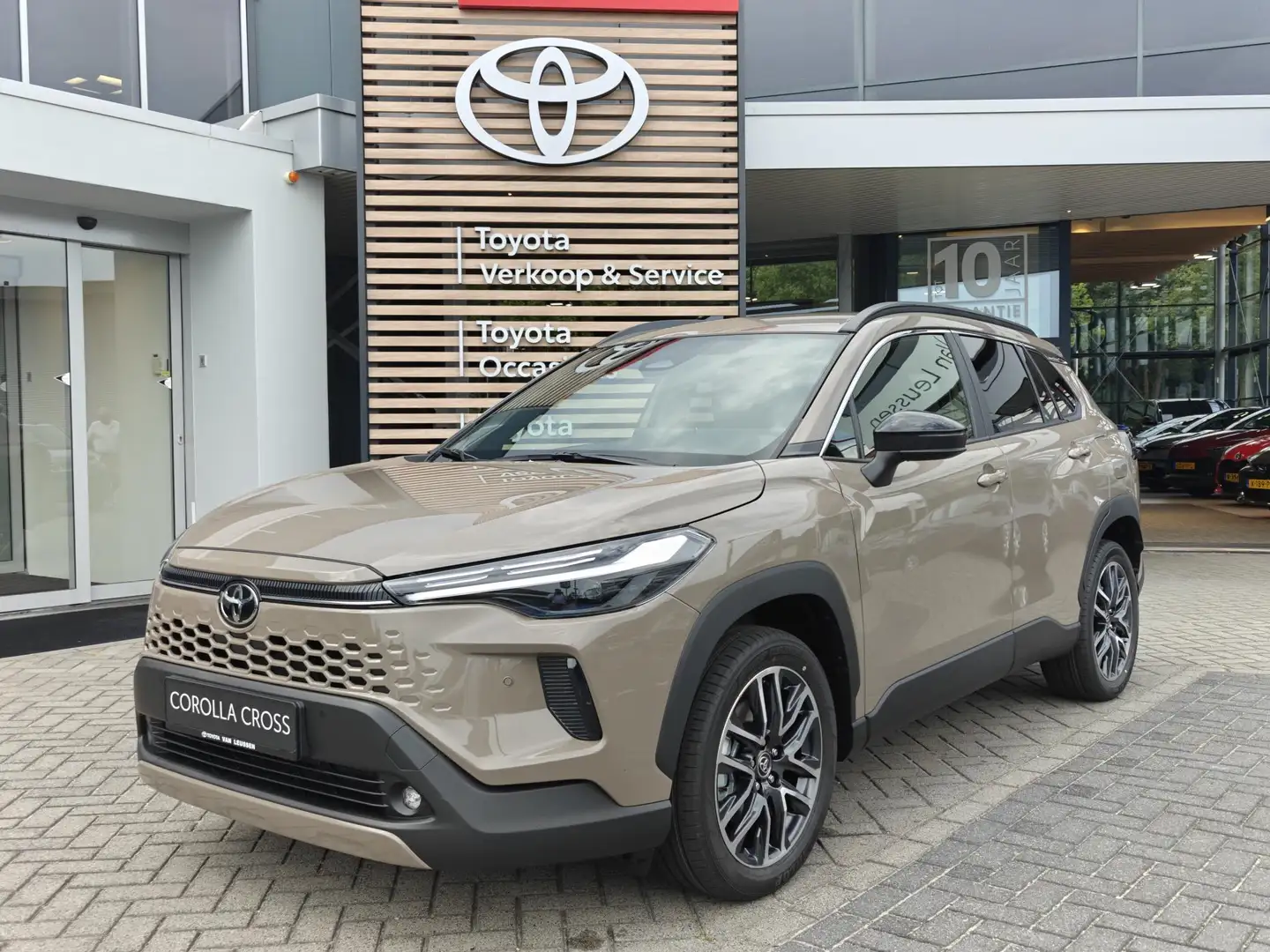 Toyota Corolla Cross Hybrid 140 Dynamic FACELIFT BLIND-SPOT STOEL/STUUR Brun - 1