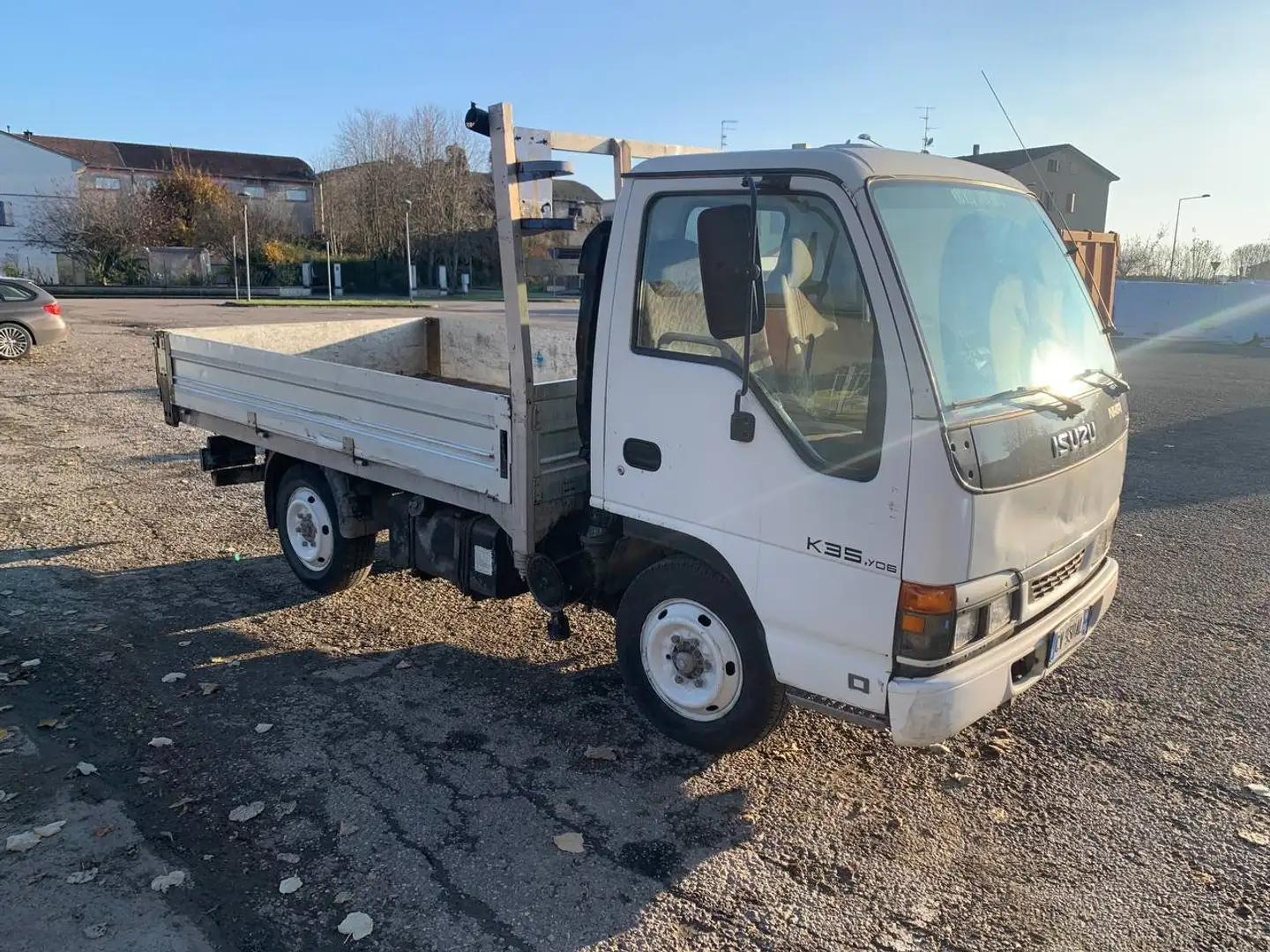 Isuzu NKR 3.0 TD Cassone Fisso Weiß - 1