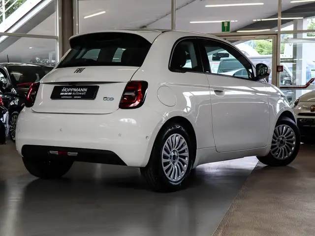 Fiat 500e view 2