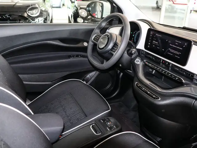 Fiat 500e view 3