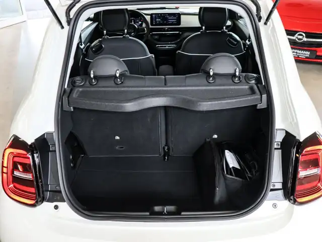 Fiat 500e view 11