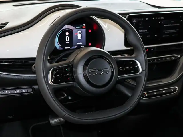 Fiat 500e view 9