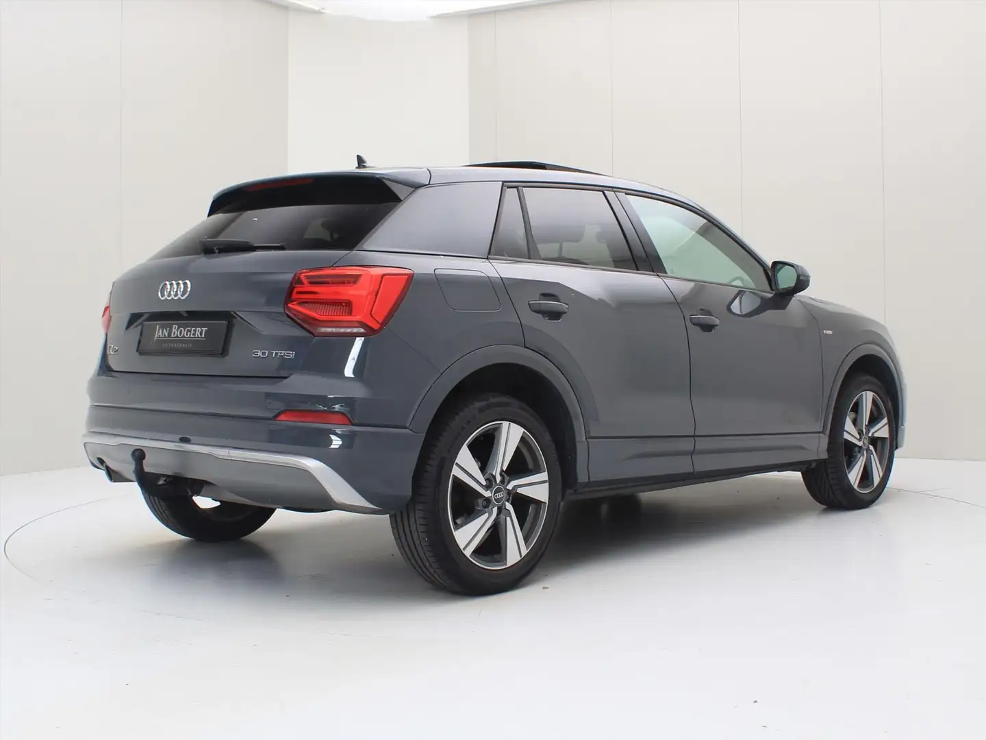 Audi Q2 30 TFSI 116pk 6-Bak S-Line [ PANO+CAMERA+PLATINUM+ Grijs - 2
