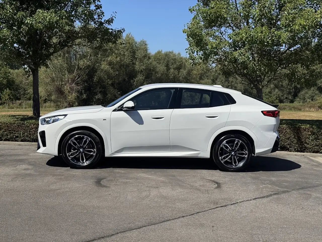 BMW X2 sDrive20i M Sport / HUD / 360CAM / ICONIC GLOW, миниатюра 9