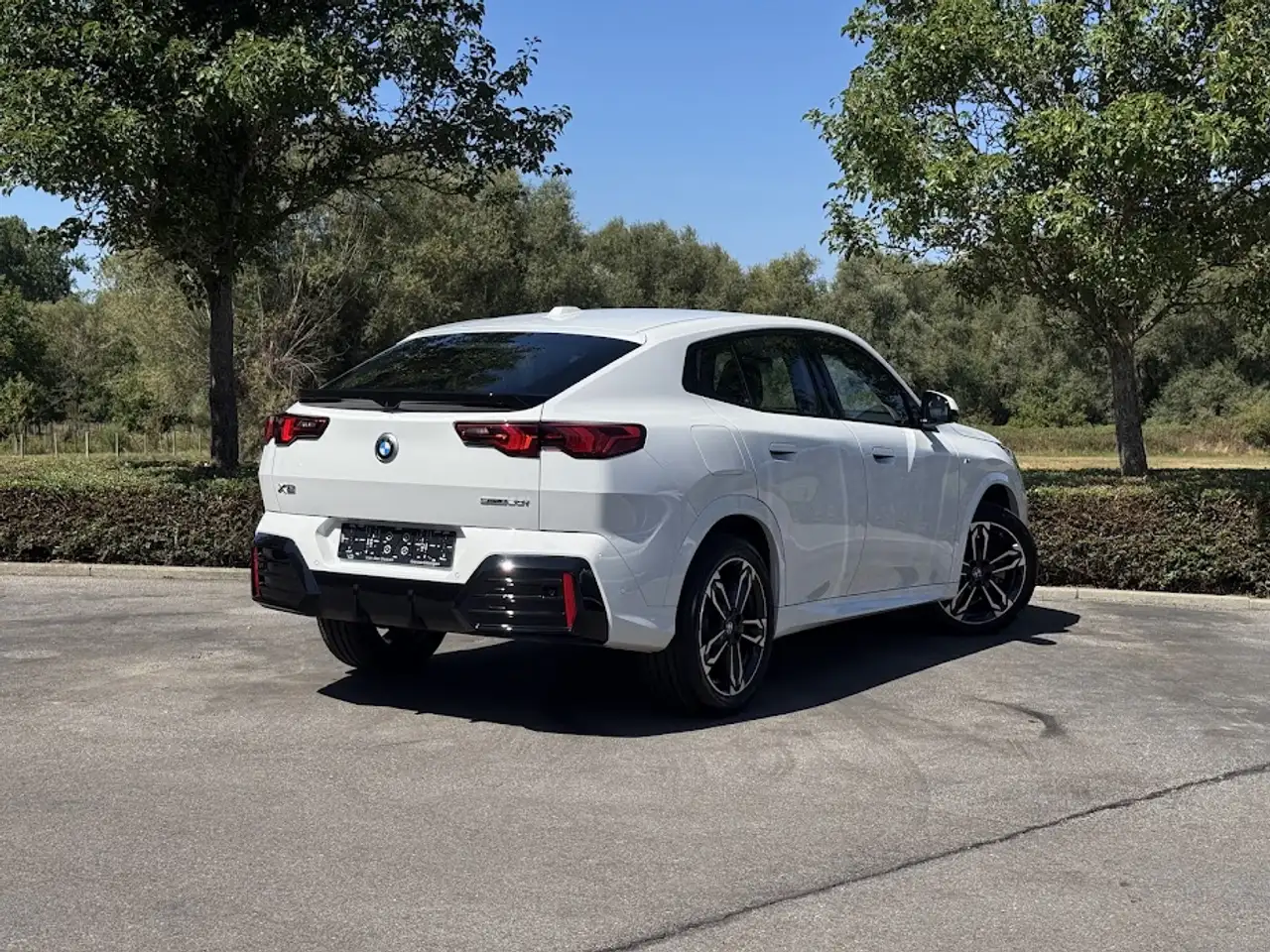 BMW X2 sDrive20i M Sport / HUD / 360CAM / ICONIC GLOW, миниатюра 10