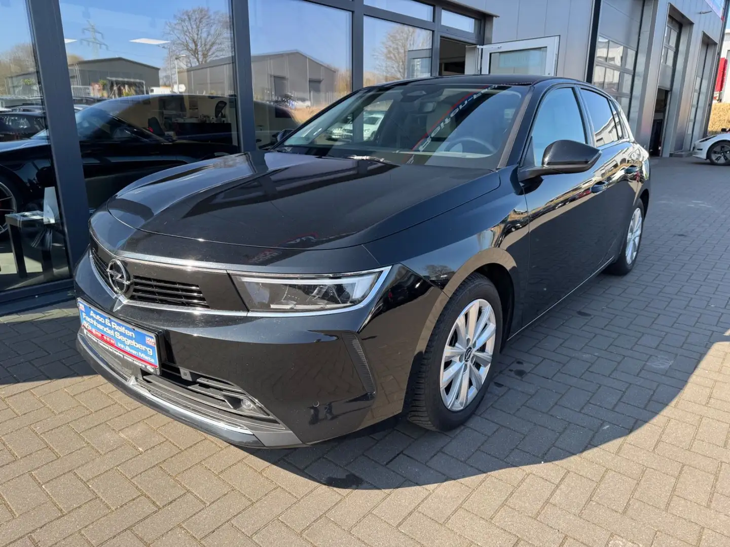 Opel Astra L Lim. 1.2 AUTOMATIK Elegance*LED*NAVI* Schwarz - 1