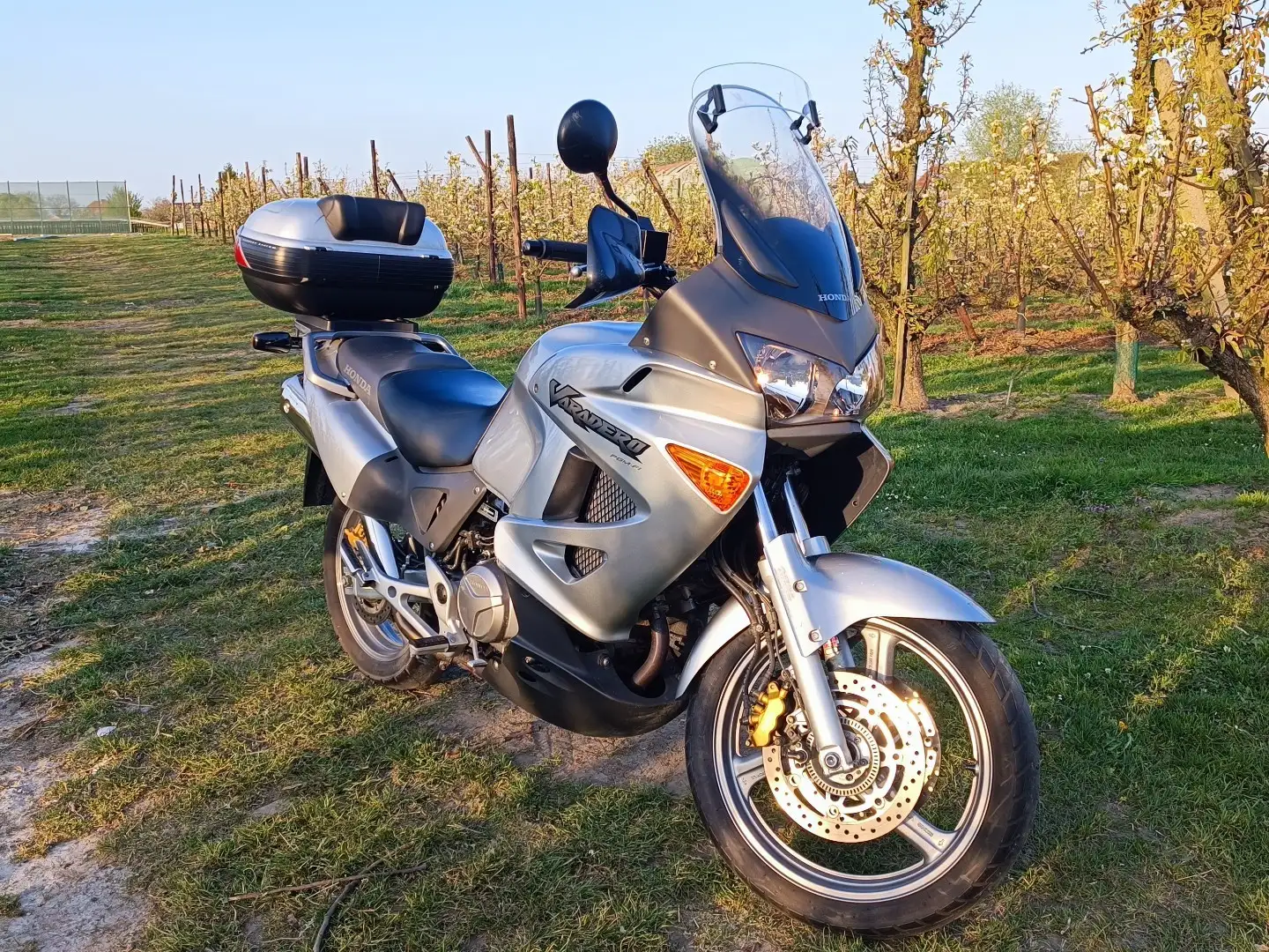 Honda XL 1000 Varadero Silver - 2