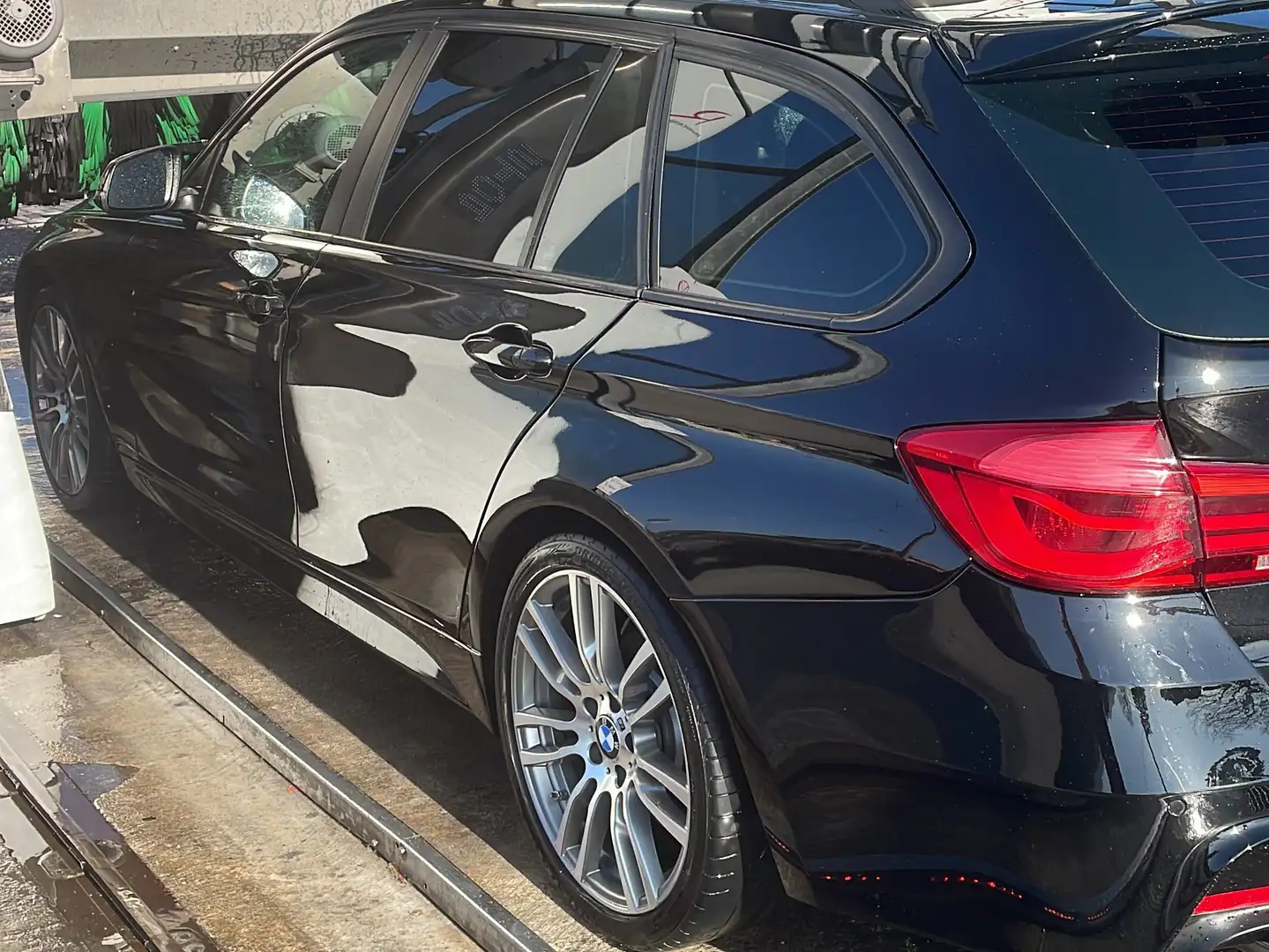 BMW 320 Serie 3 F31 2015 Touring 320d Touring auto crna - 1