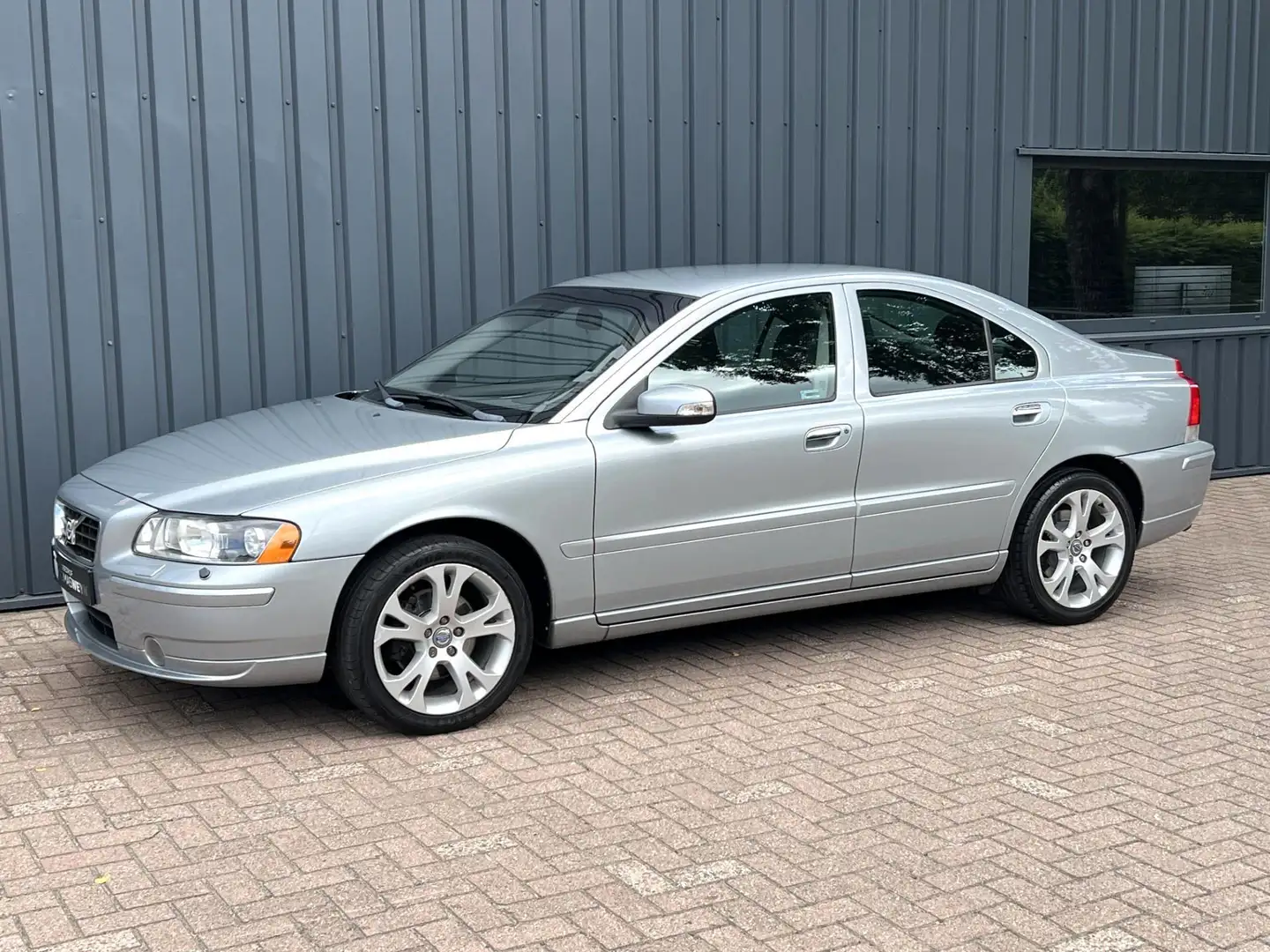 Volvo S60 2.4i 170 pk Summum DEALER ONDERHOUDEN!/YOUNGTIMER! Grijs - 1