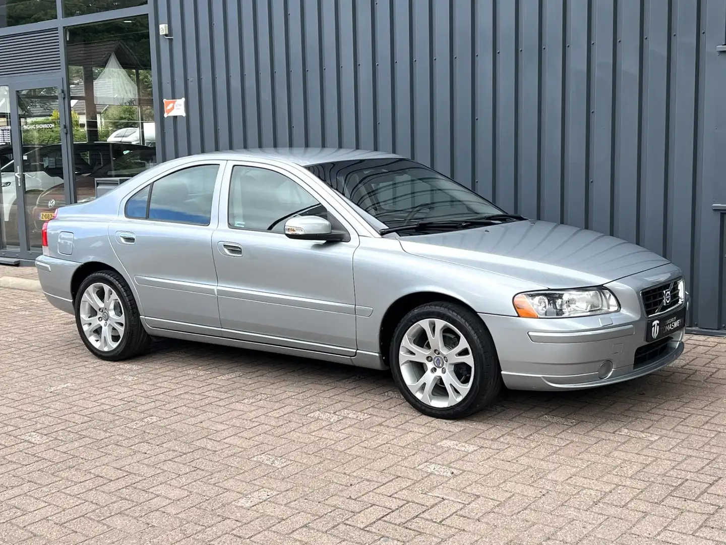 Volvo S60 2.4i 170 pk Summum DEALER ONDERHOUDEN!/YOUNGTIMER! Grijs - 2