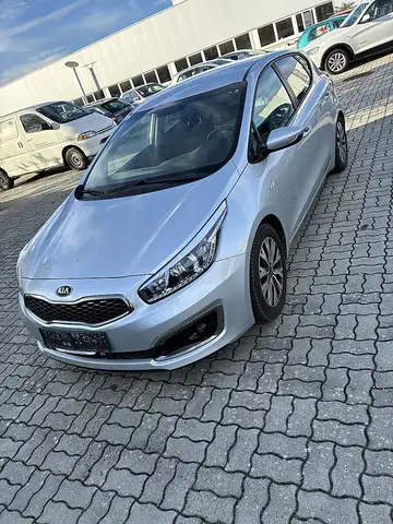 Kia Ceed / cee'd cee'd 1,4 MPI Silber Plus