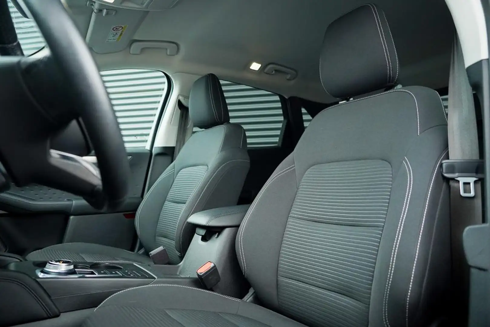 Ford Kuga 2.5 PHEV Titanium X / Winter Pack / Privacy Glass Noir - 2