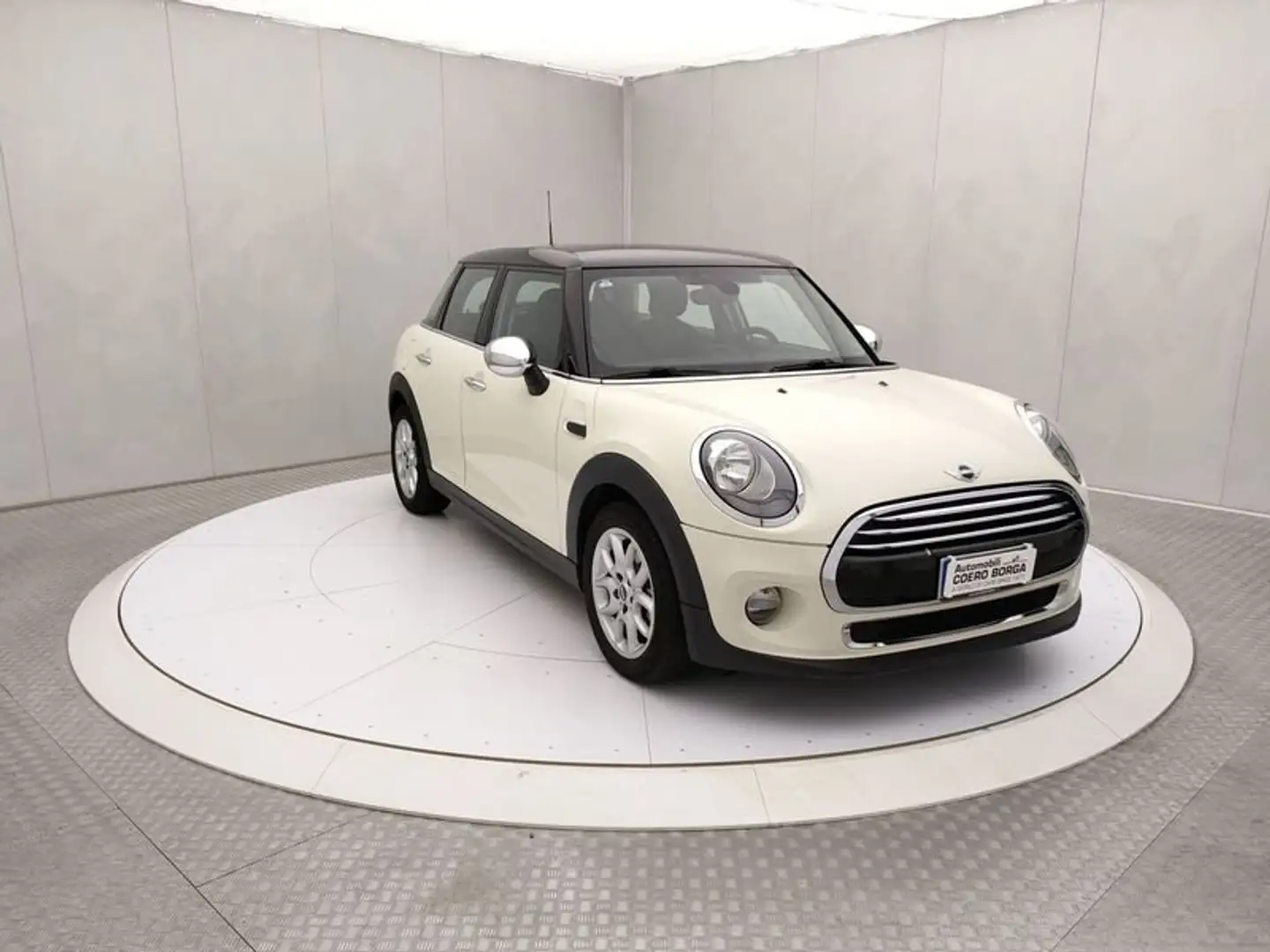 MINI Cooper Mini 1.5 Cooper D Business 5 porte Beige - 1