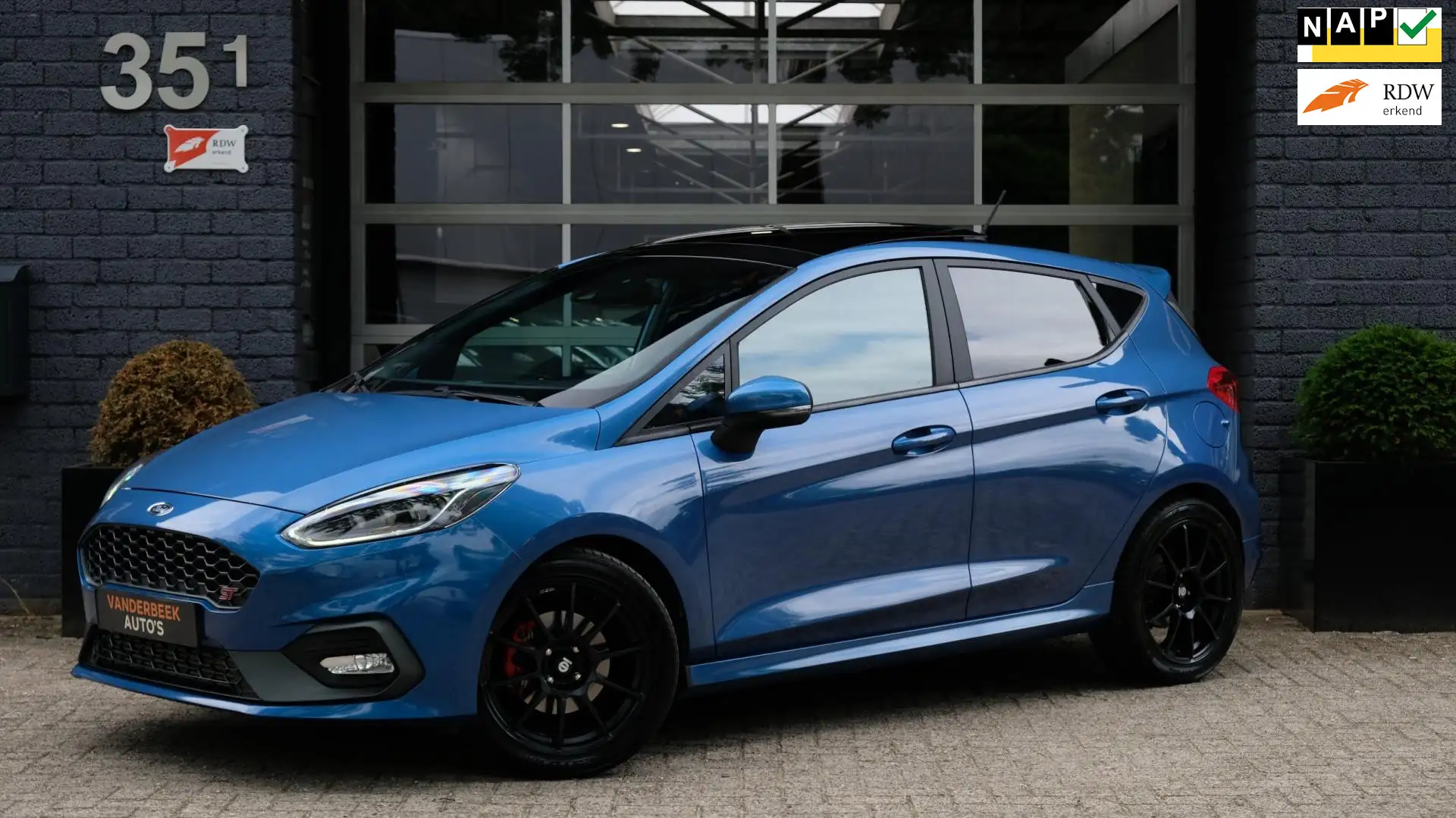 Ford Fiesta 1.5 EcoBoost ST-3 Performance Pano LED Sparco Blauw - 1