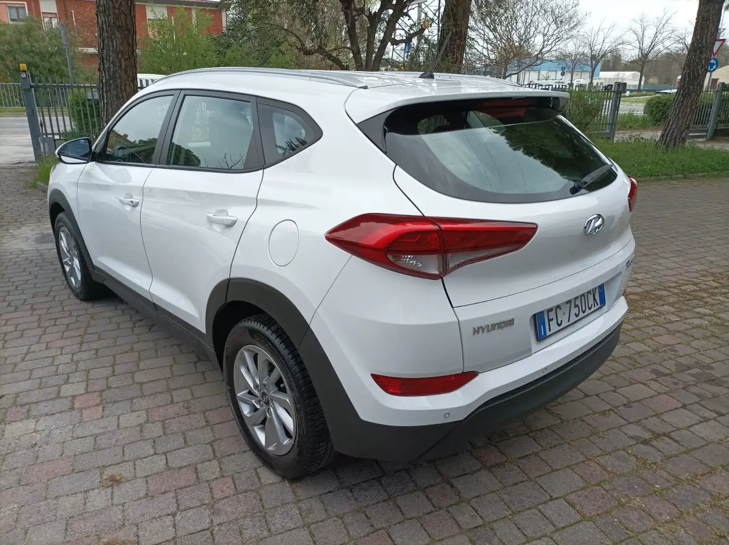 Hyundai TUCSON Tucson 1.7 crdi Comfort 2wd 115cv Bianco - 2