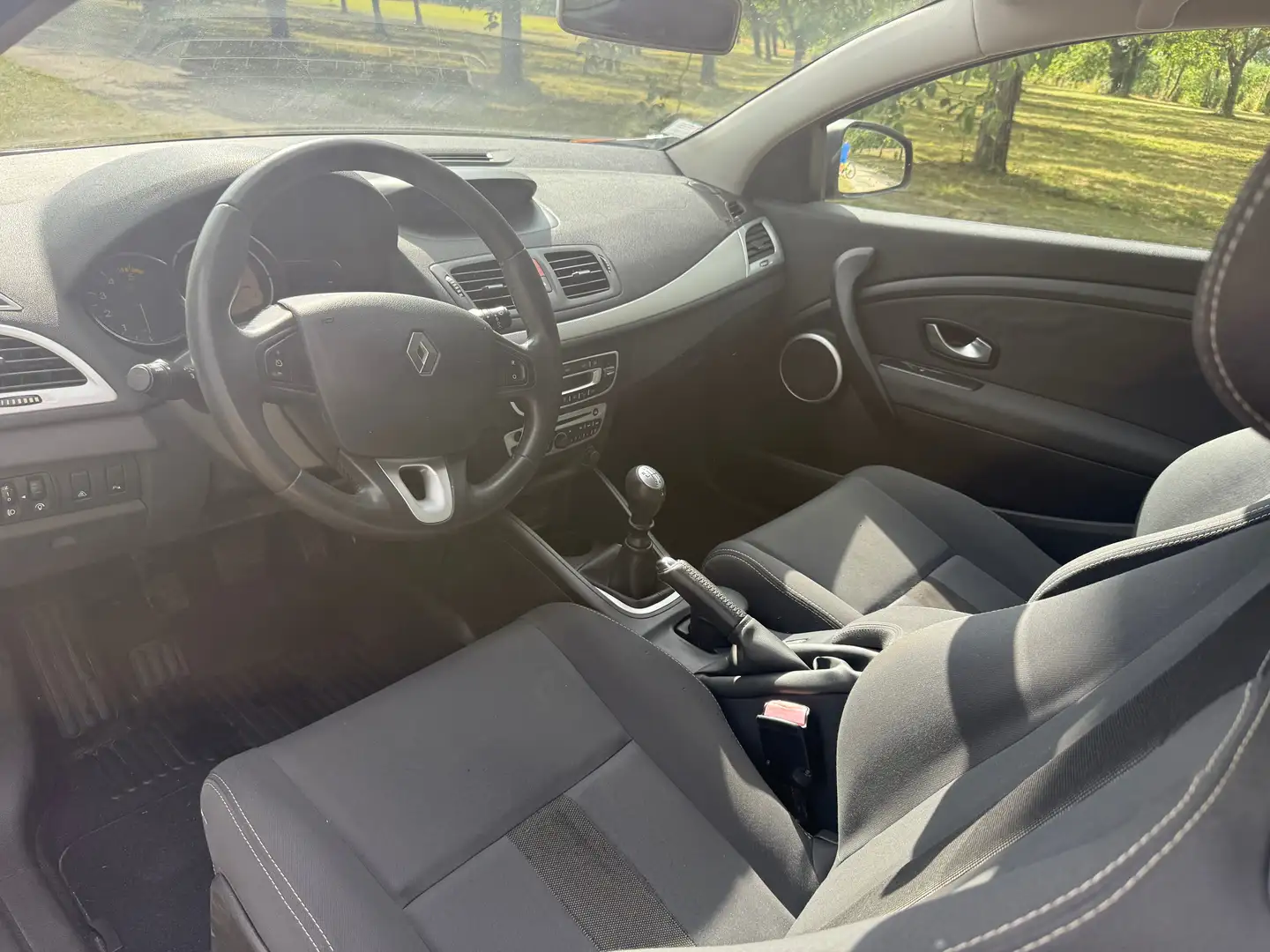 Renault Megane Mégane III Coupé dCi 105 eco2 Dynamique Brun - 2
