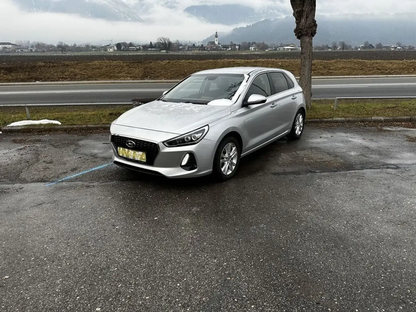 Hyundai i30 Launch Premium Grau - 2