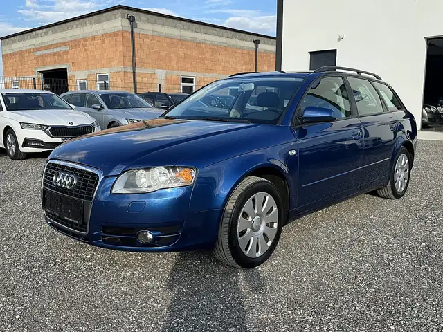 Audi A4 Avant view 2