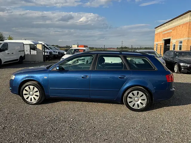 Audi A4 Avant view 9