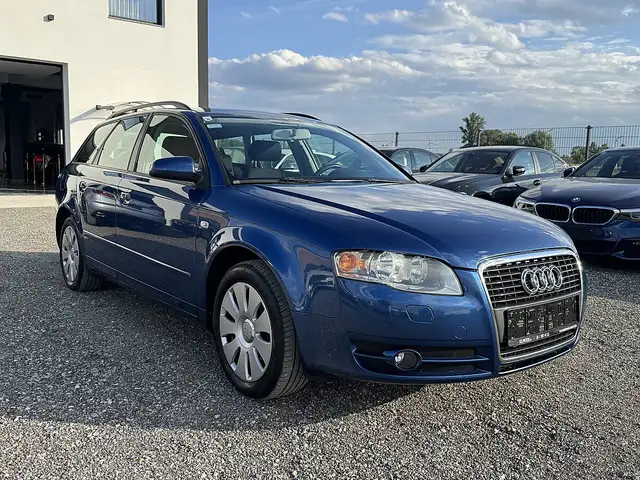 Audi A4 Avant view 5
