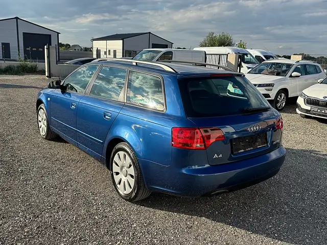 Audi A4 Avant view 8