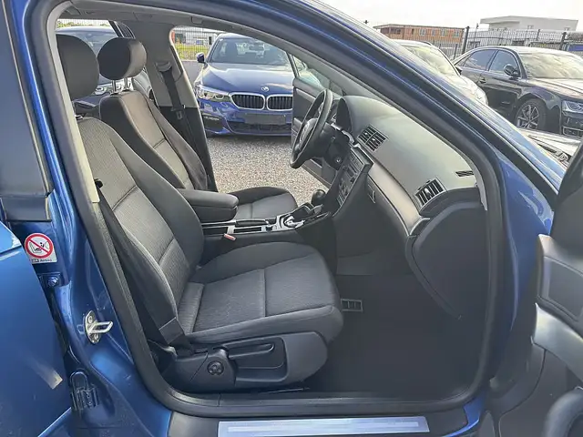 Audi A4 Avant view 13