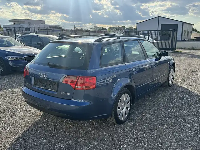 Audi A4 Avant view 6