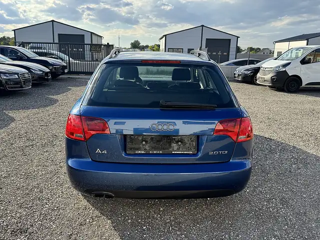 Audi A4 Avant view 7