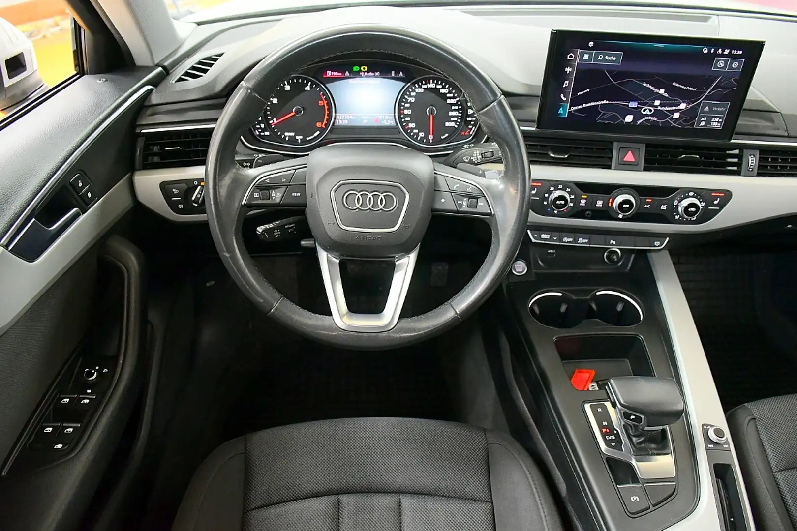 Audi A4 Avant 30 TDI S-tronic Weiß - 2