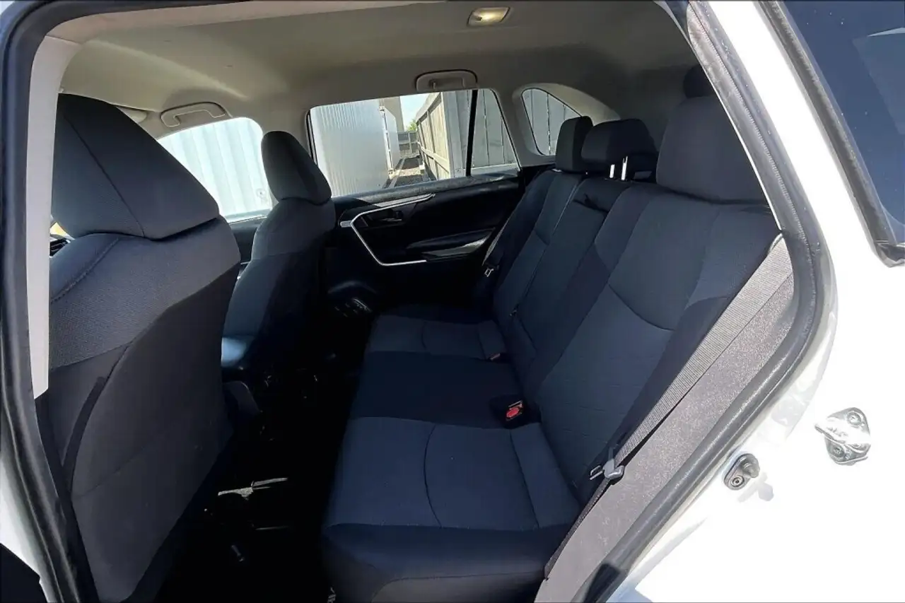 Toyota RAV 4 снимка Toyota RAV 4