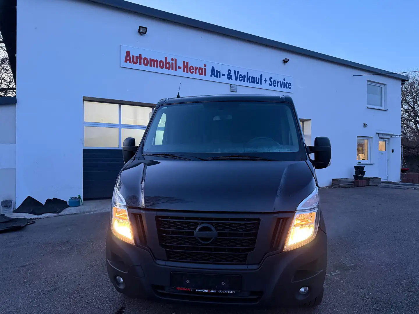 Nissan NV400 L1H1 2,8t PRO Negro - 2