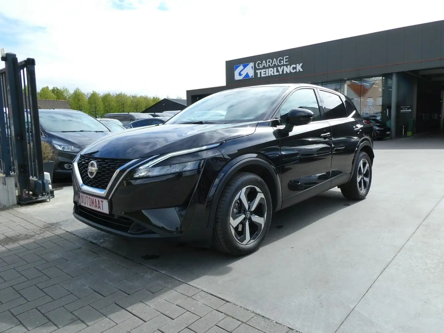 Nissan Qashqai 1.3 i MHEV 158pk Automaat N-Connecta Luxe (55909) Fekete - 1
