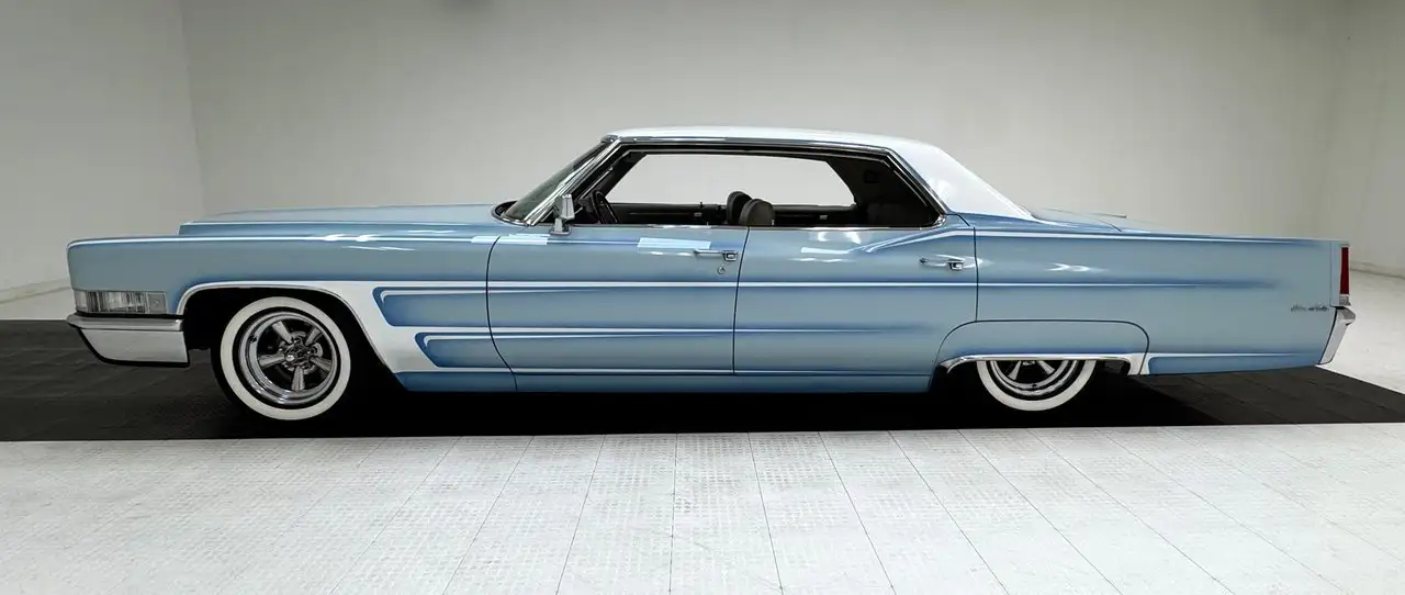 Cadillac Deville 4 Door Hardtop, foto 2