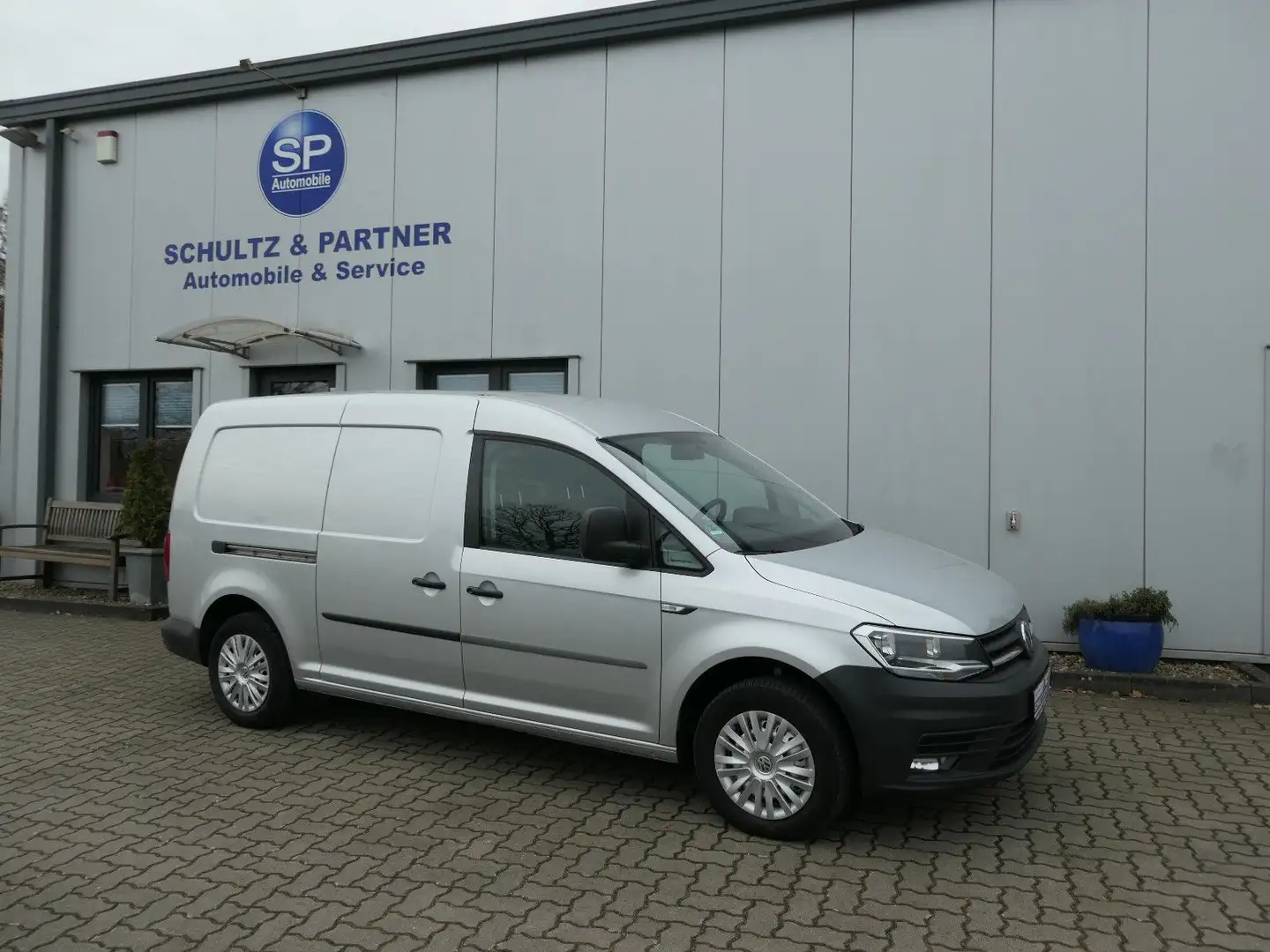 Volkswagen Caddy Maxi BMT 1.Hd., AHK, PDC, Navi, Scheckh.! Silber - 1