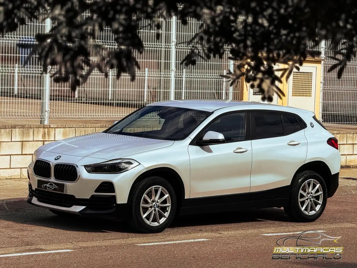 BMW X2 sDrive 18iA Blanc - 1
