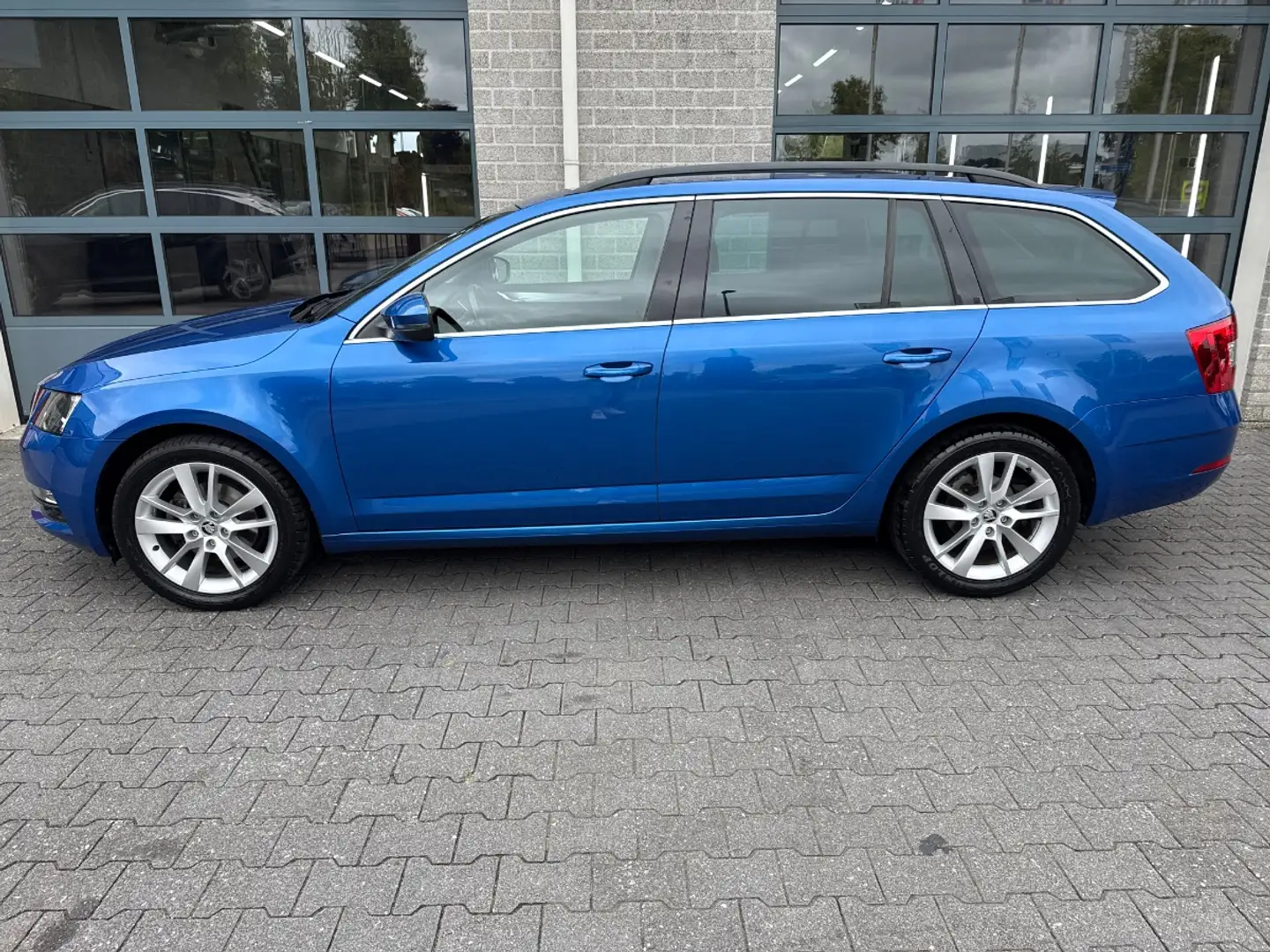 Skoda Octavia Combi 1.0 TSI Greentech Business Edition | TREKHAA Azul - 2