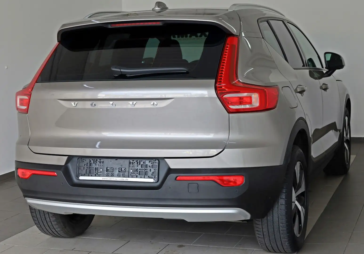 Volvo XC40 Momentum Pro Navi,LED,Kamera,SH,Apple Car Grau - 2