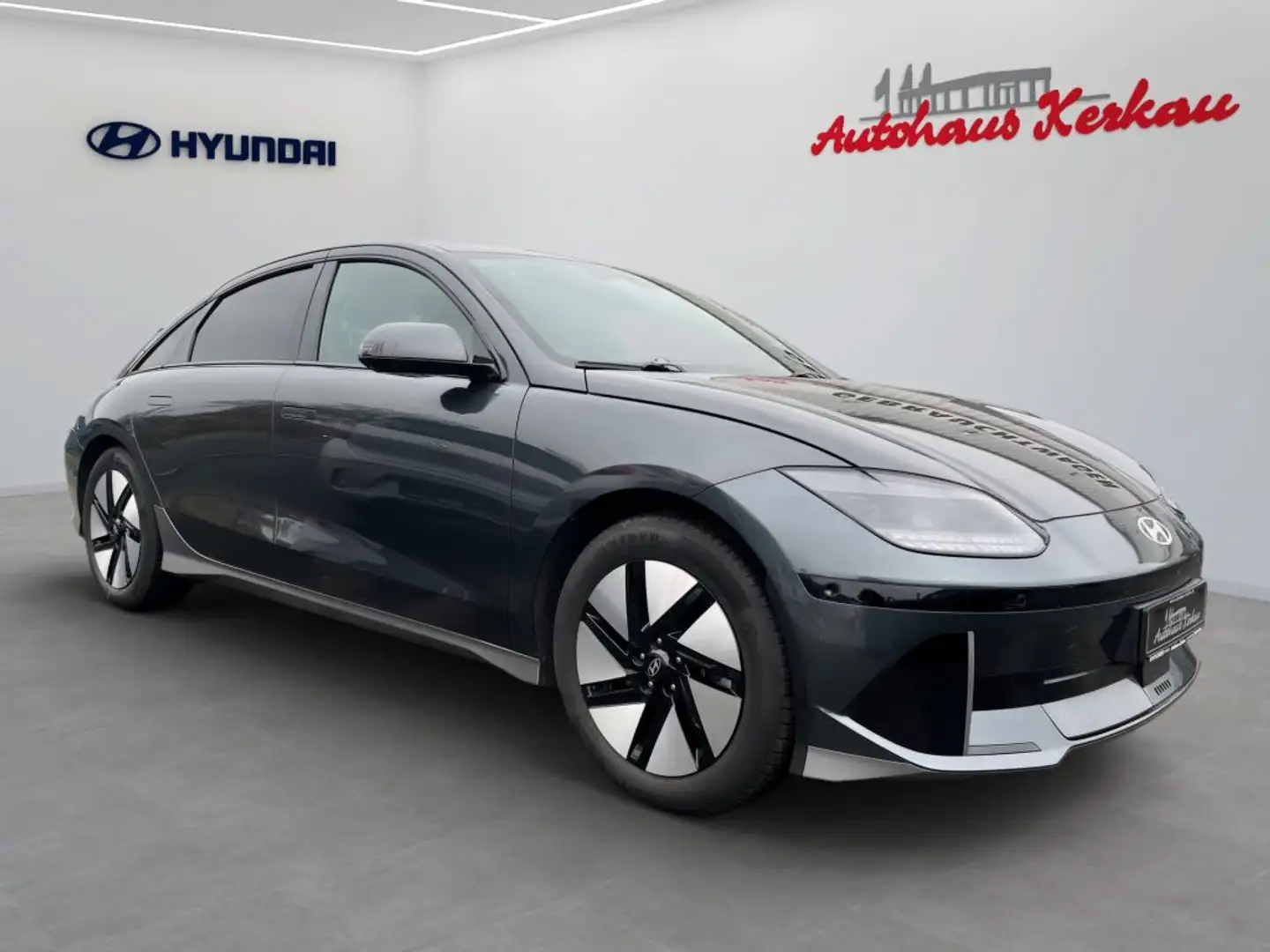 Hyundai IONIQ 6 77,4 kWh Uniq Šedá - 2