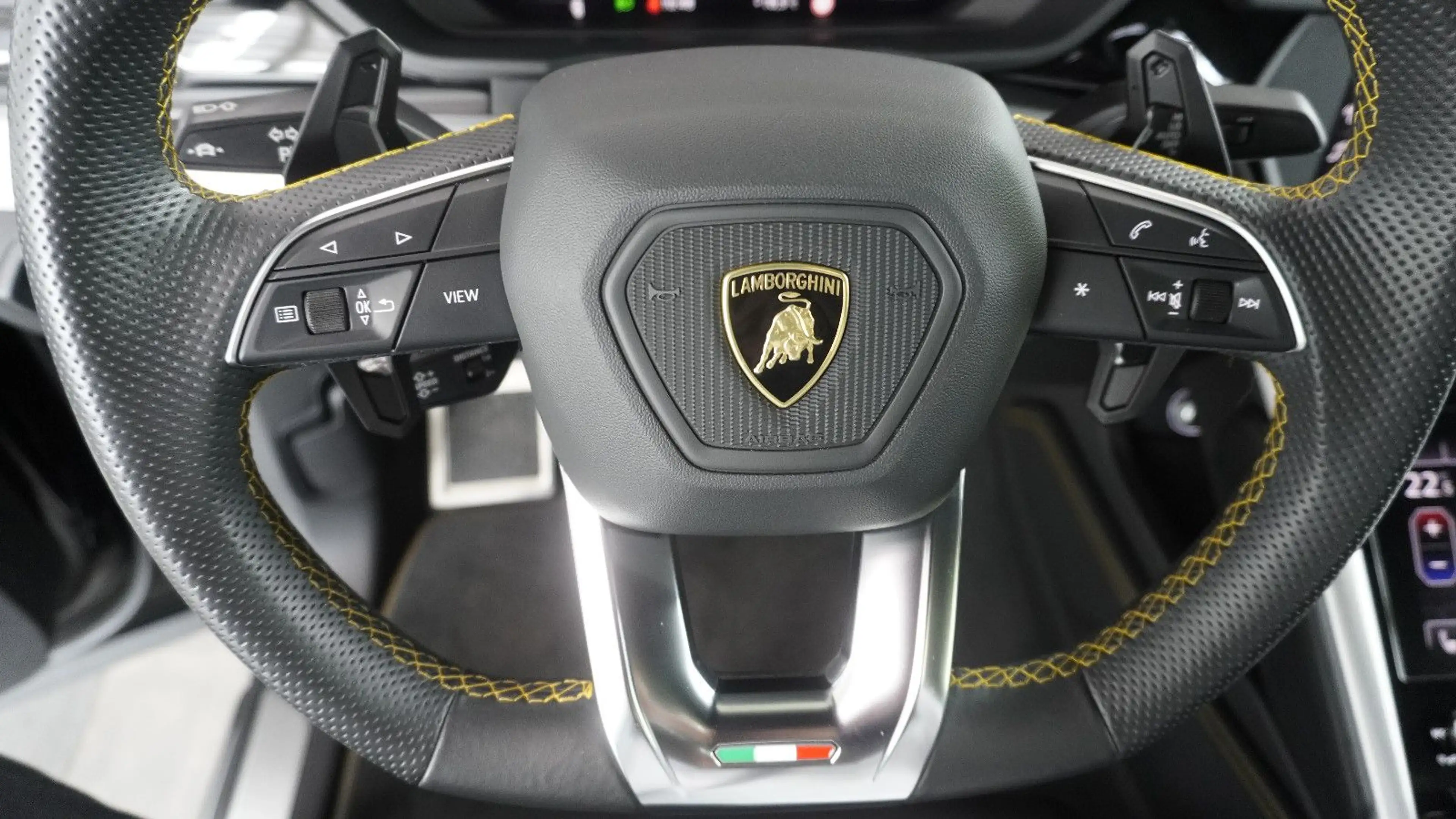 Lamborghini Urus 4.0 NIGHT*FOND*ADAS*MASSAGE*22*FULL-OPTIONS — photo 8