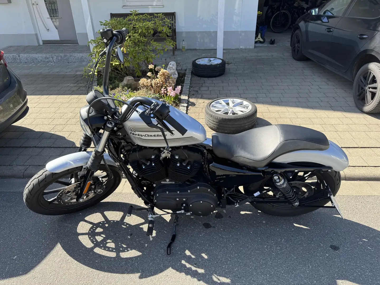 Harley-Davidson Iron 1200 Argent - 2