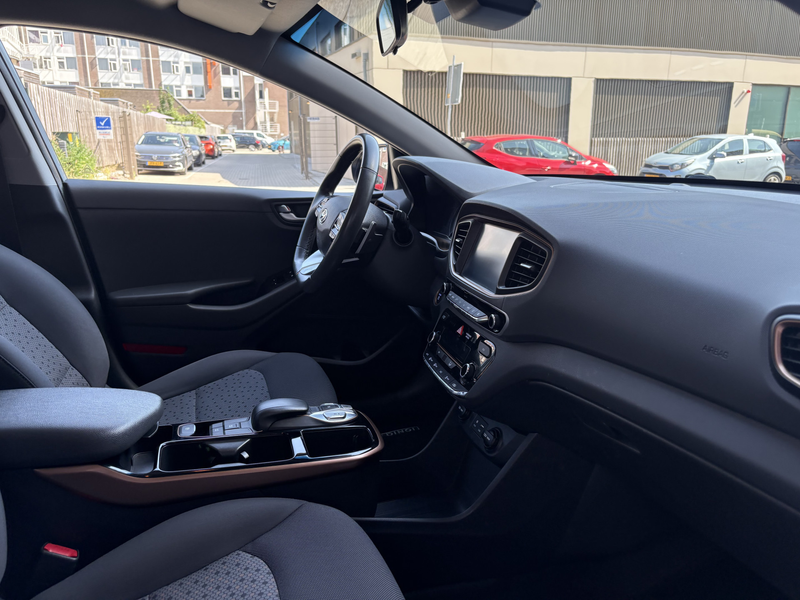 Hyundai IONIQ Comfort EV CARPLAY/CAMERA/CLIMA/NL AUTO/NAP — photo 7