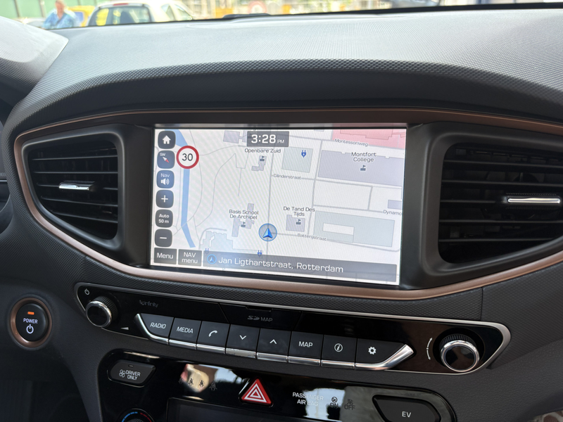 Hyundai IONIQ Comfort EV CARPLAY/CAMERA/CLIMA/NL AUTO/NAP — photo 14