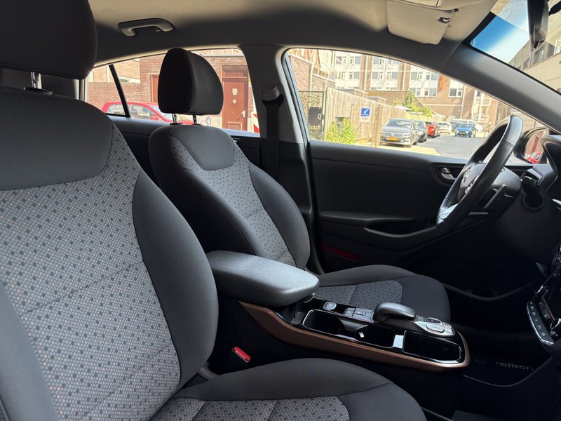 Hyundai IONIQ Comfort EV CARPLAY/CAMERA/CLIMA/NL AUTO/NAP — photo 8