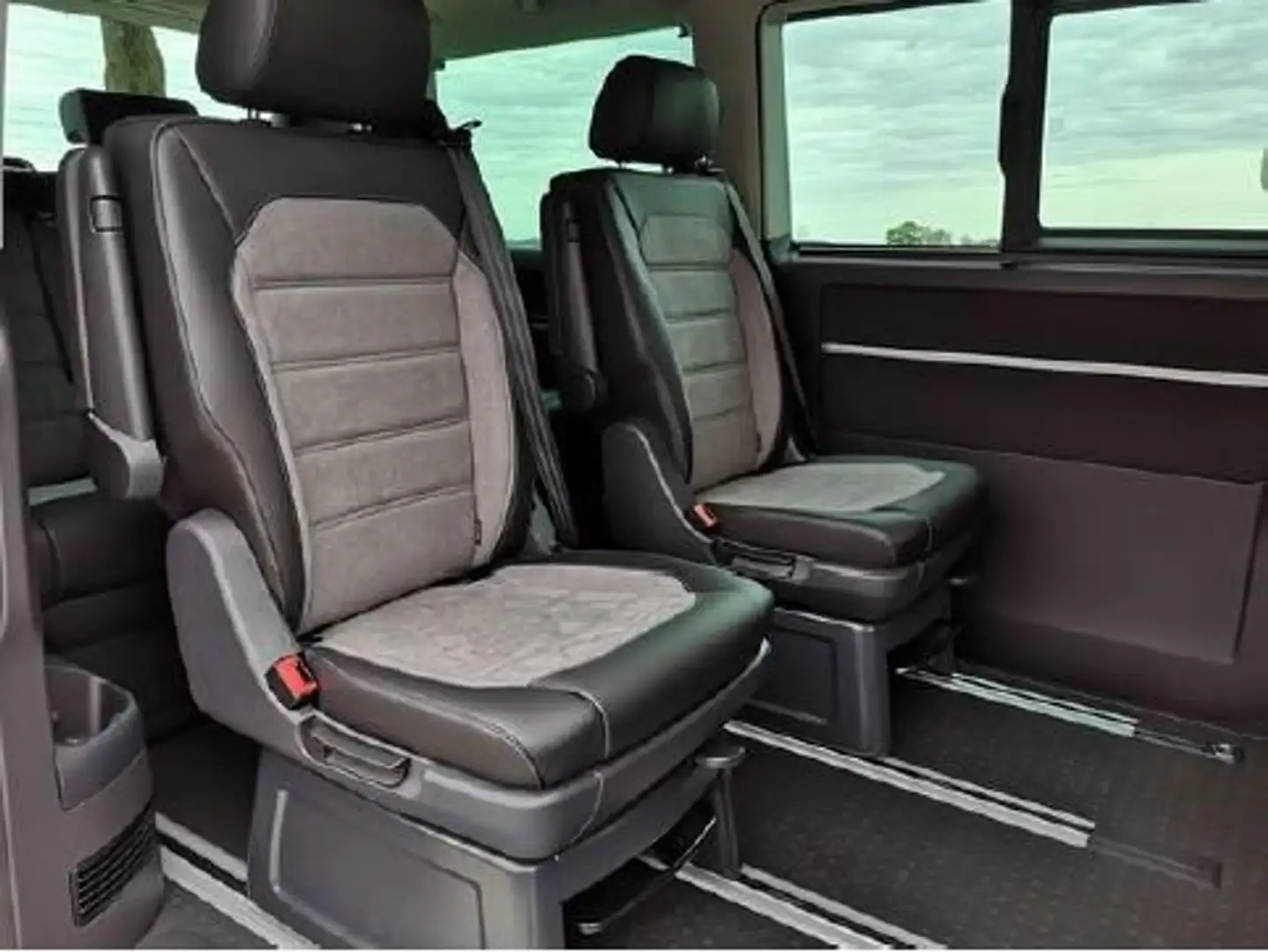 Volkswagen T6.1 Multivan T6.1  Multivan Cruse 4Motion ACC STH Gris - 2